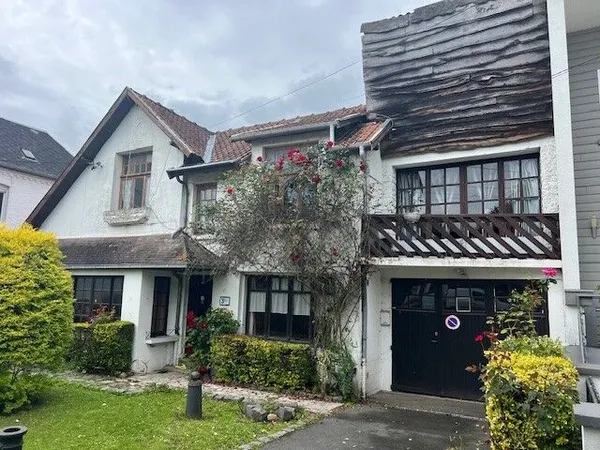 Maison 10 pièces 251 m²