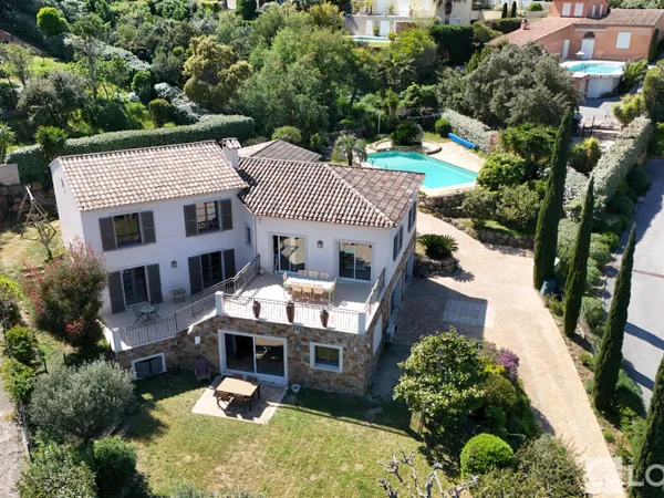 Maison 8 pièces 250 m²