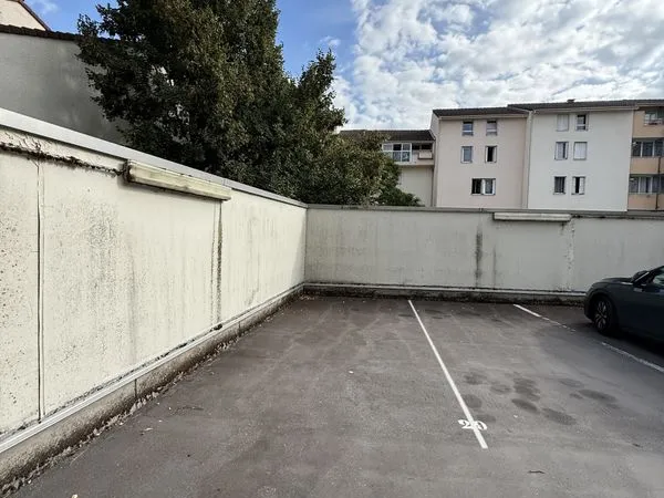Place de parking 14 m² à louer - Nancy centre (rue de Liège) - Idéal citadine