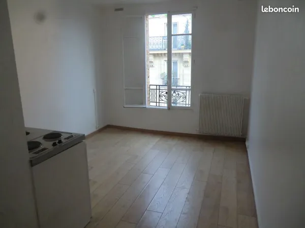 Studio 14 m² Très bon état Métro Anatole France 690 euro cc