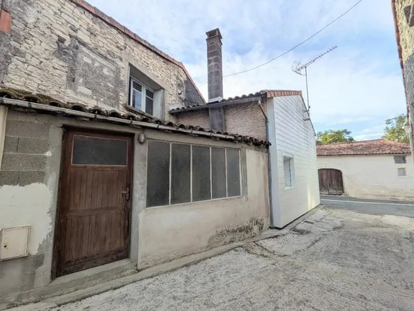 Maison Vente Salignac-sur-Charente 4p 160m² 49000€
