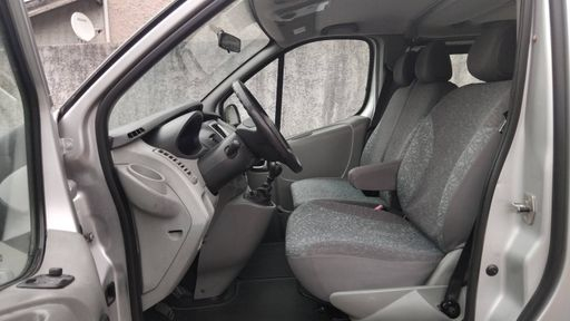 Renault Trafic Passenger L2 H1 2.0 dCI 115 - Expression – 2013 – 102821 km – Diesel – Boîte Manuelle — photo 21