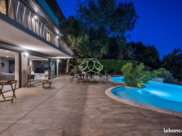 Propriété 5 pièces 160 m²