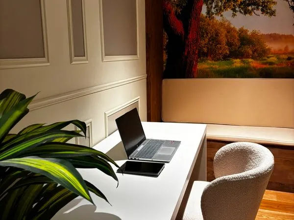 Bureau 10 m² à louer - Centre-ville Nice - Salle de sport & spa inclus