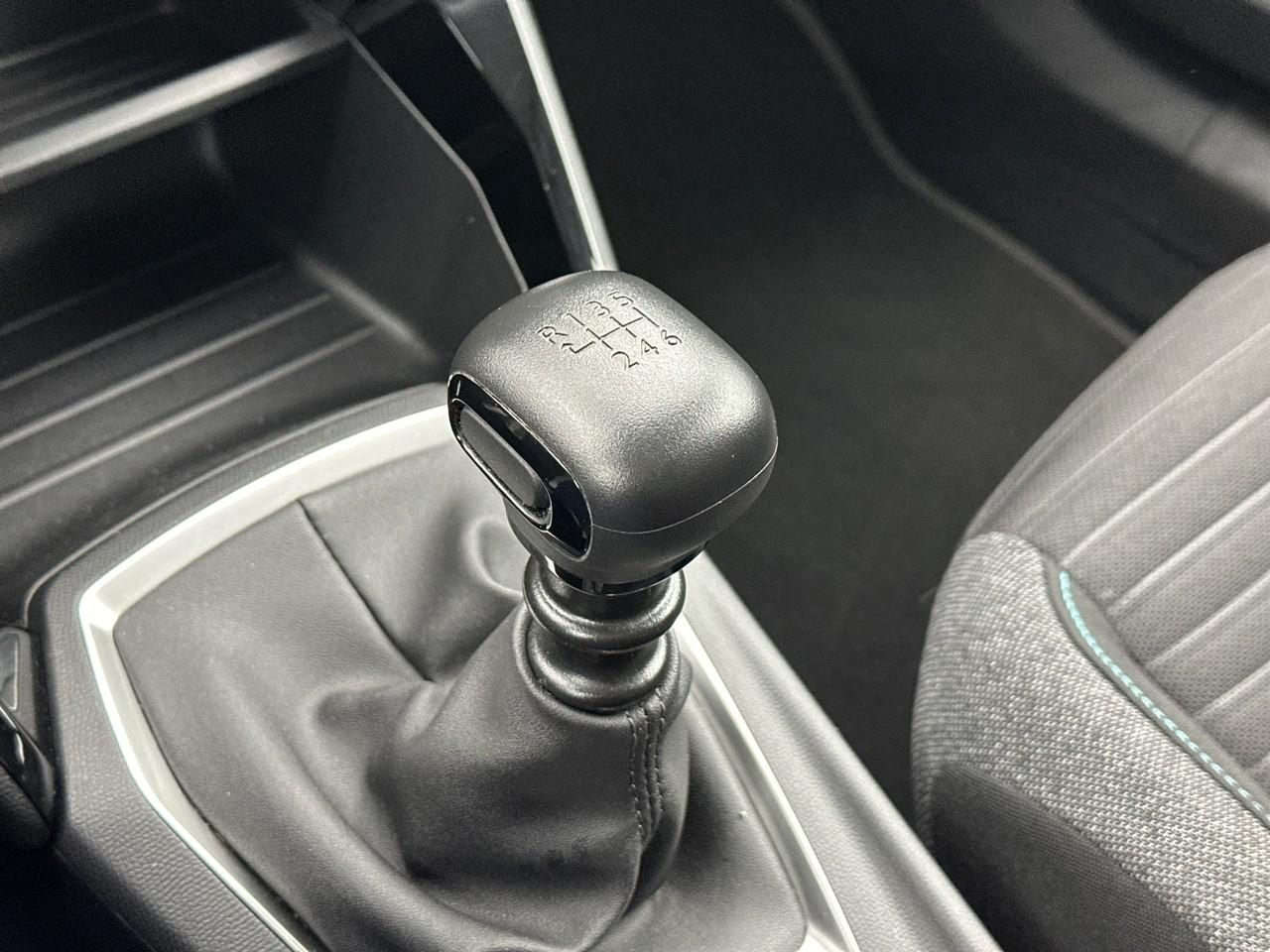 Peugeot 2008 puretech 100 s&s bvm6 style — photo 30