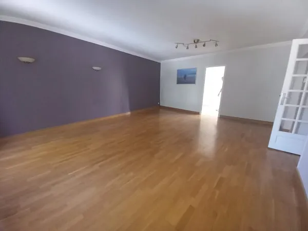 MILLAU UN BEL APPARTEMENT AUX VOLUMES GÉNÉREUX, LUMINEUX E