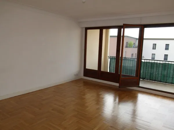 T2/T3 GD BALCON+PARKING + CHAUFFAGE COMPRIS