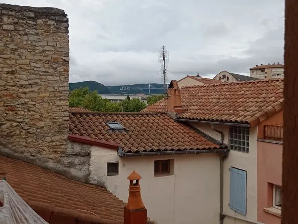 Vends maison à Millau entre écoles du Sacré Coeur et de Jeanne d'Arc, DPE C, isolation des combles e