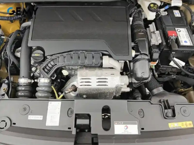 Peugeot 208 puretech 100 s&amp;s bvm6 — photo 12