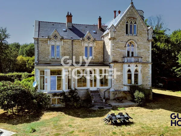 Maison à vendre de 11 pièces de 376.5 m²