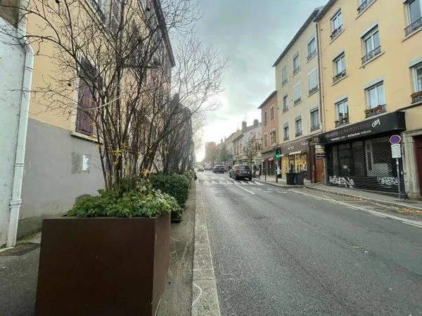 Local commercial 83 m²