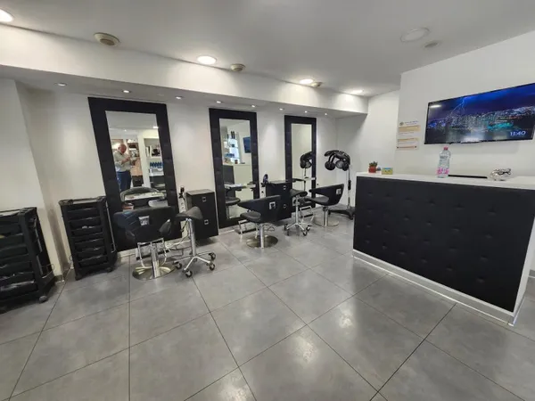 LOCAL COMMERCIAL