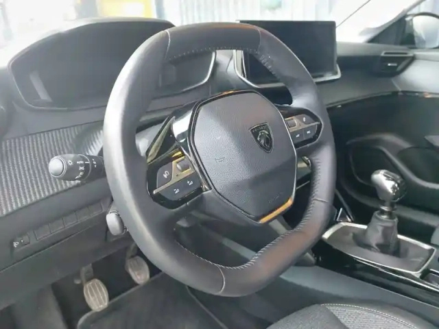 Peugeot 208 puretech 100 s&amp;s bvm6 — photo 9