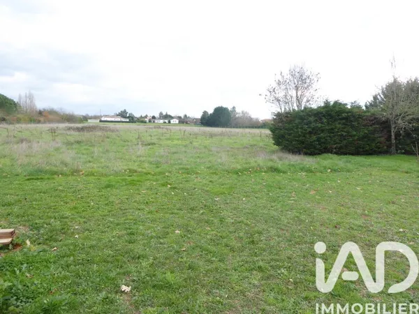 Terrain 697 m²