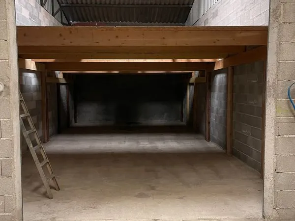 Local d'activité 50 m² + mezzanine 35 m² — Pérols zone d'activités — accès poids lourds