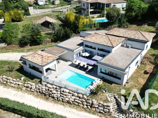 Maison 9 pièces 285 m²