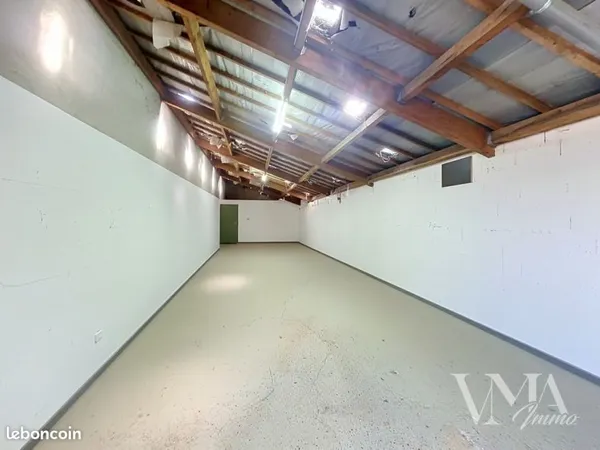 Local 123 m² Lissieu