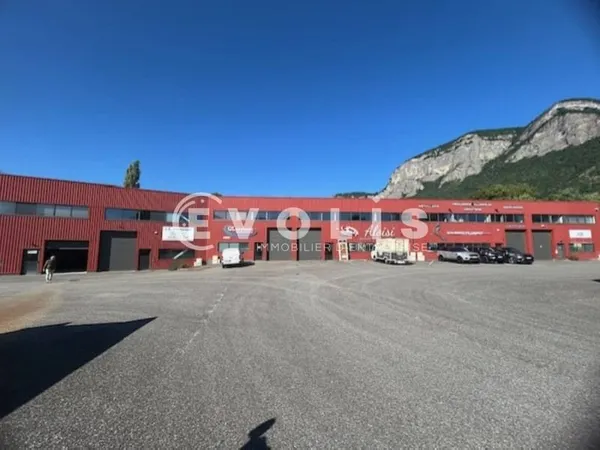 Local d'activité 374 m²