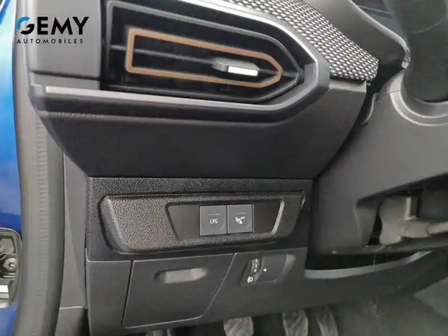 Dacia Sandero eco-g 100 — photo 42