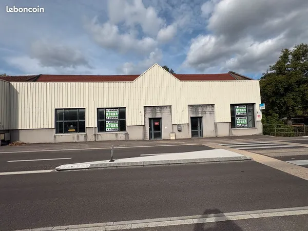 Local d'activité, Showroom ou Bureaux 175 m²