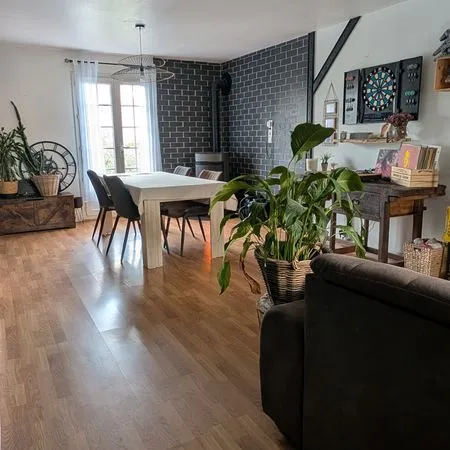 Maison familiale de 89m² avec jardin sans vis-à-vis, 3 chambres et sous-sol complet