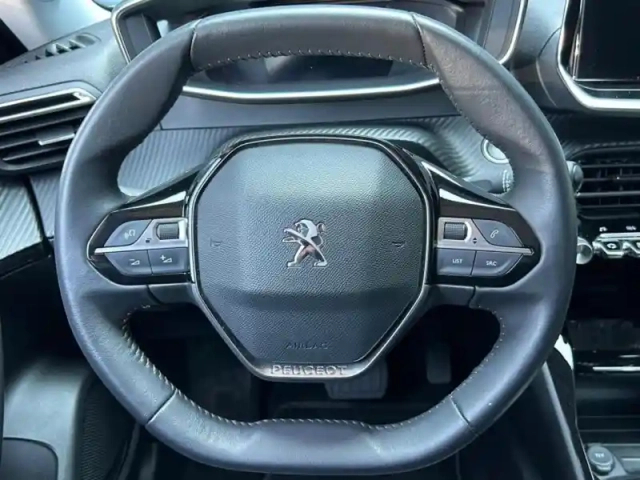 Peugeot 2008 e- 136ch allure business — photo 12