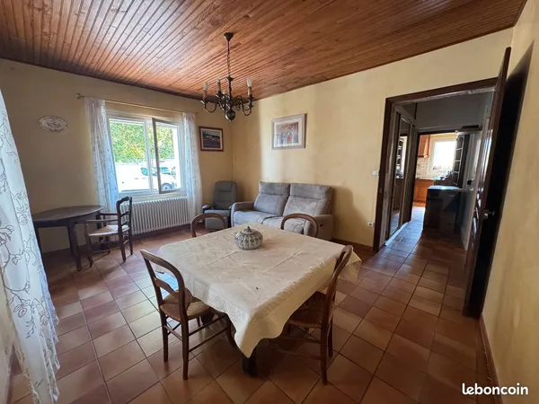 Maison de ville meublée 136 m² - 3 chambres - 2 SDB - Clim - Aramon