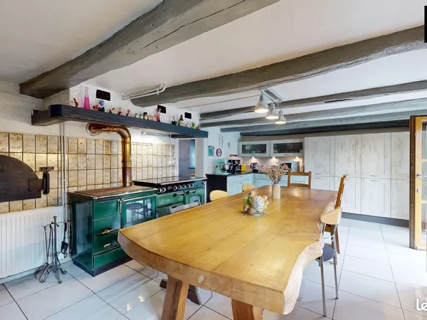 Propriété 8 pièces 183 m²