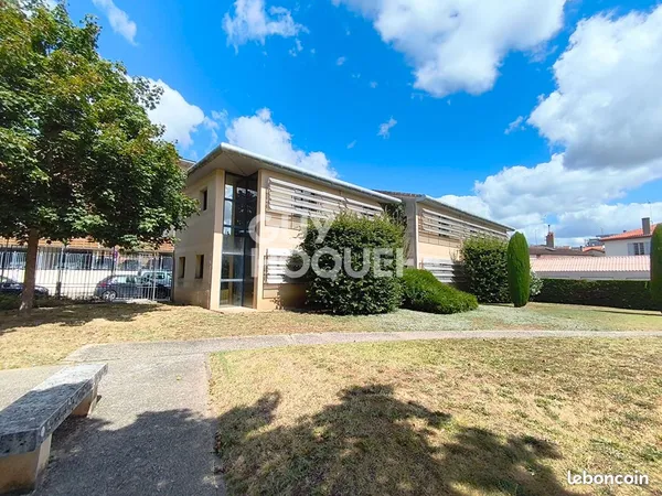 À louer 10 bureaux 265 m² à Marmande