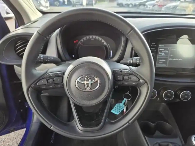 Toyota Aygo x 1.0 vvt-i 72ch dynamic my23 — photo 13