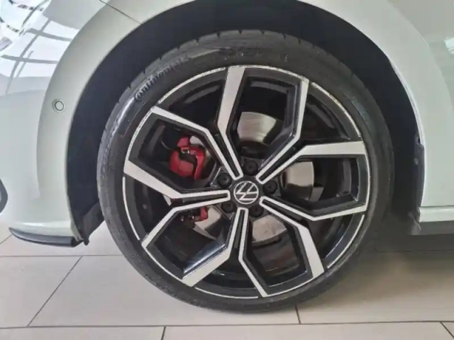 Volkswagen Polo 2.0 tsi 207ch gti dsg7 — photo 5