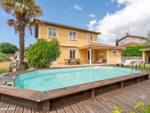 Maison avec vue sur les Monts d'Or - Genay (69730)