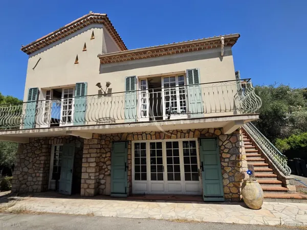 Maison individuelle à fort potentiel 150M² sur 1321 M² de terrain à Pégomas