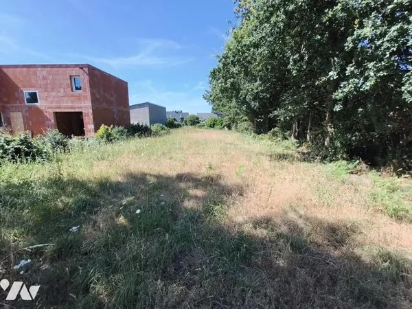 Terrain 700 m²