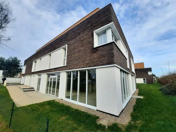 Local professionnel 198 m²