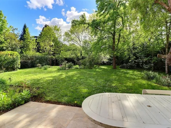 MAISON INDIVIDUELLE - 200 m2 habitable BOUGIVAL - beau jardin- proche de Louvecienness