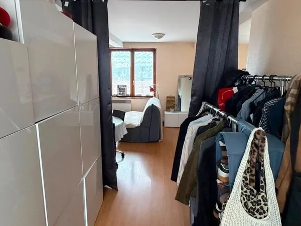 Dans une maison du centre ville d'Eu, un studio non meubler au premier étage de 42,32 m2 sera dispon