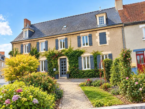 Maison pleine de charme au coeur de Chénérailles