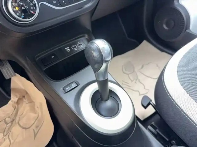 Renault Twingo iii e-tech — photo 44