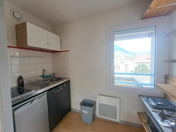 GRENOBLE - GRAND STUDIO MEUBLE - DISPONIBLE