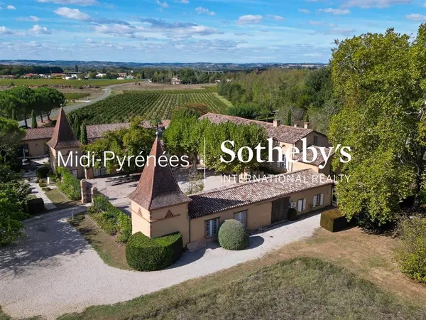 Château aux multiples facettes au coeur du Tarn