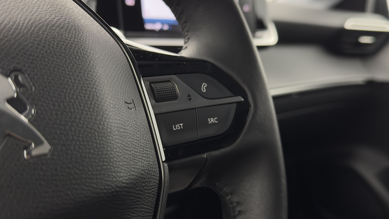Peugeot 208 PureTech 100 S&amp;S EAT8 — photo 16