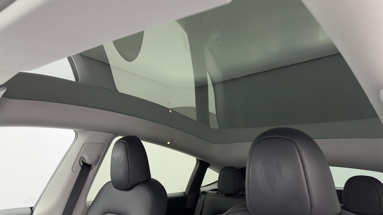 Tesla MODEL Y Standard RWD — photo 19