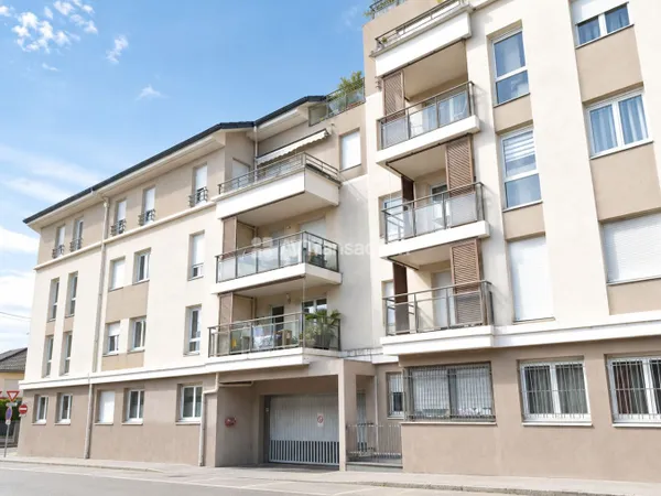T3 DE 60 M2 AVEC BALCON  CLIMATISATION ET GRAND GARAGE