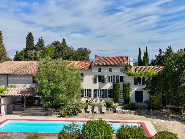 Domaine d'exception niche dans 90 hectares avec une incroyable