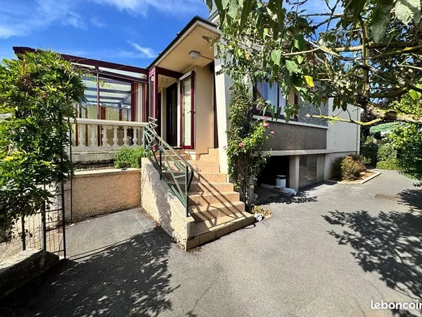 Maison familiale 120 m² - 5 chambres - terrain 882 m² - Ville-sur-Lumes