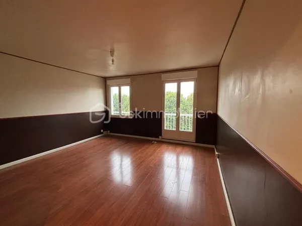 Appartement F3 de 61 m² avec parking et cave - Centre-ville d'Étampes