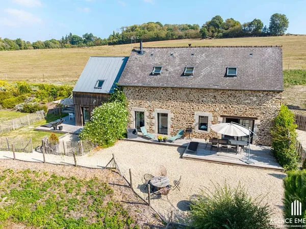 À vendre , Plouër-sur-Rance propriété de 2 charmantes maisons en pierres d'une surface d'environ 184