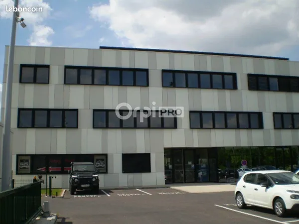 Bureau 97 m²