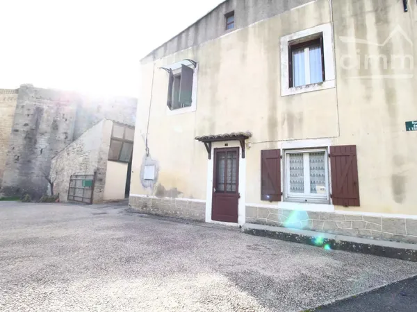 A vendre une grande maison de village avec un jardin et des annexes